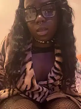 ZoeyWinters' Webcam Show