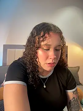 Doll_Ivy Show in webcam