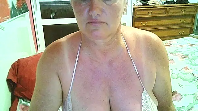 AngelDemon8 Adlı Modelin Canlı XXX Sohbeti
