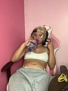 RebelKitty_ Show in webcam