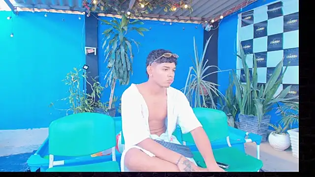 nova_mitchell7 Show in webcam