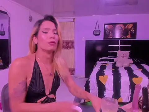 Show modela aria_rouss na web-kameri