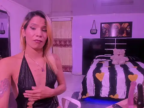 Show modela aria_rouss na web-kameri