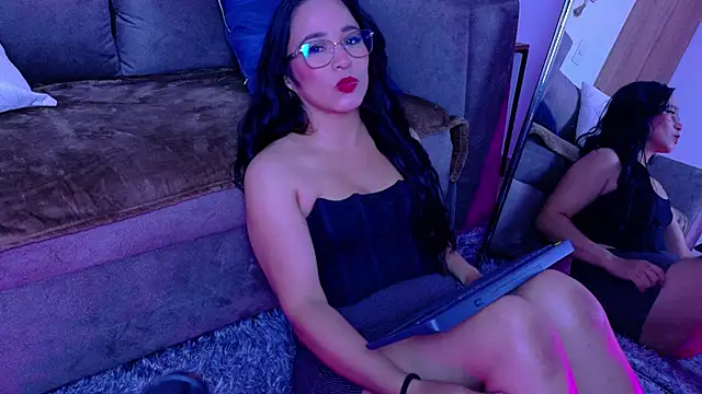 Megan_Diamond05 Show in webcam
