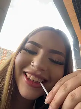 ChloeCollins__n Webbikameraesitys