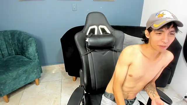 הופעת וובקאם של justin_twink20