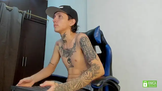 Nick_TattooedGuy Webcamshow