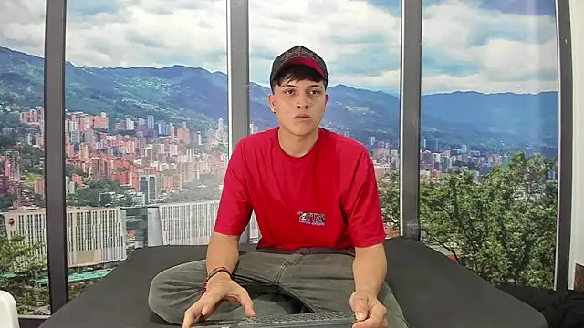 Show modela LiamRamirezz na web-kameri