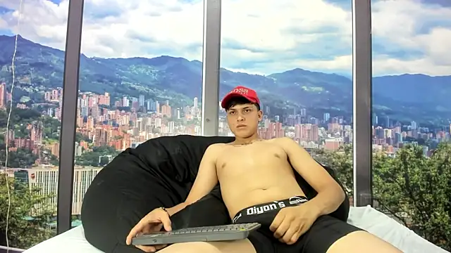 Вебкам-шоу LiamRamirezz