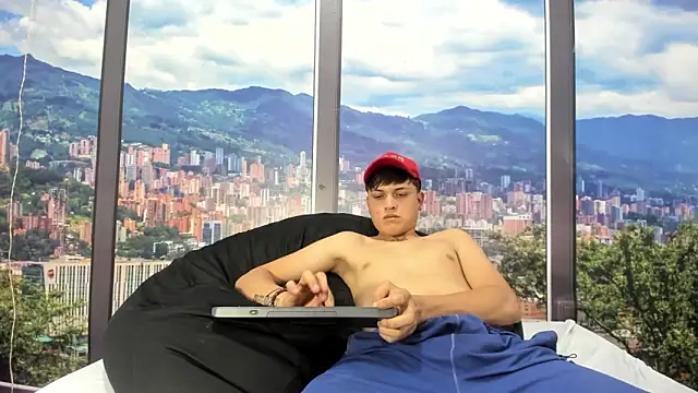 Pokazy przed kamerką – LiamRamirezz