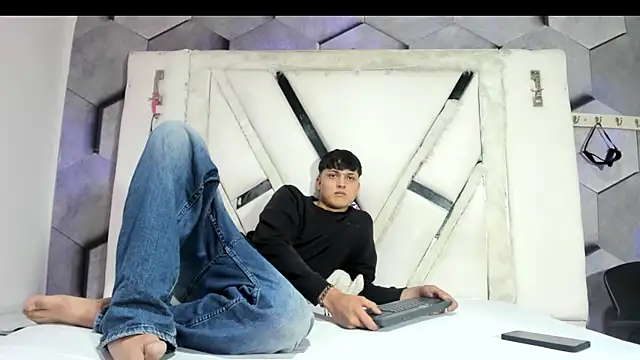 LiamRamirezz Show in webcam