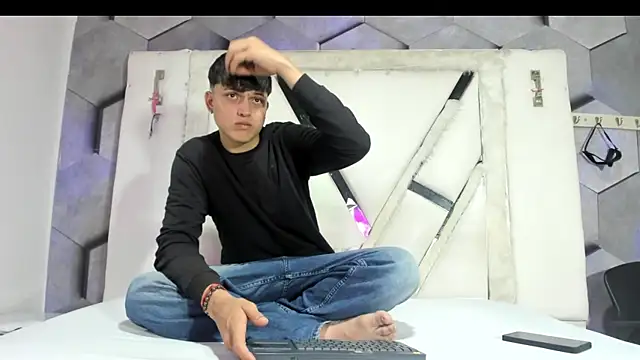 הופעת וובקאם של LiamRamirezz