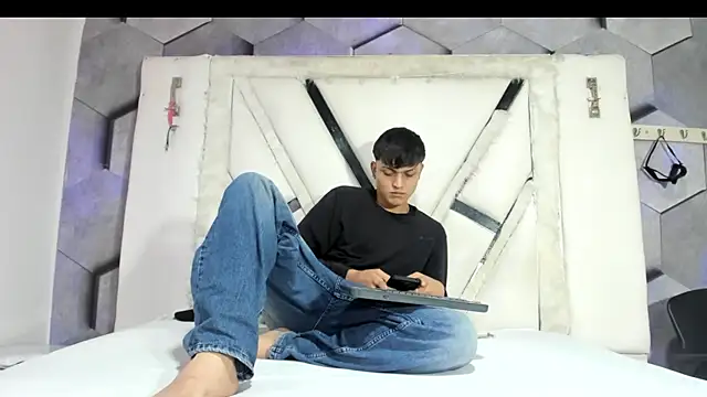 LiamRamirezz Show in webcam