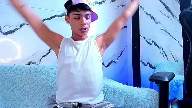Show modela DayronDark na web-kameri
