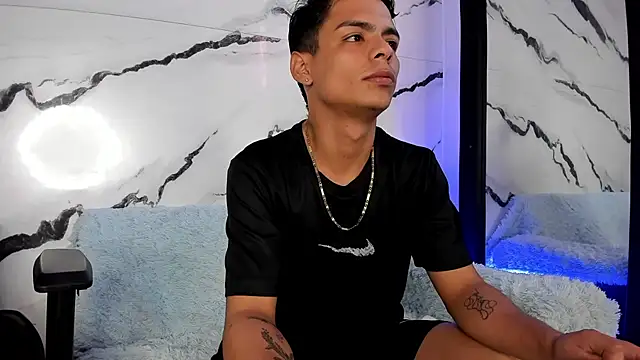 دردشة DayronDark الجنسية المباشرة