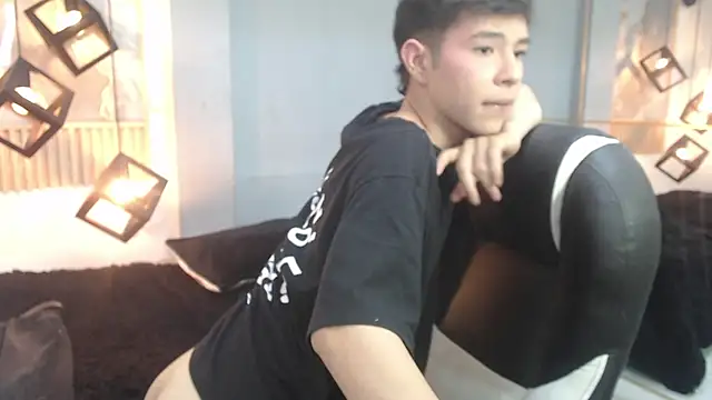 ash_ka Show in webcam