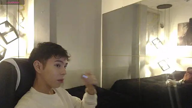 ash_ka Show in webcam