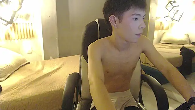 ash_ka Show in webcam
