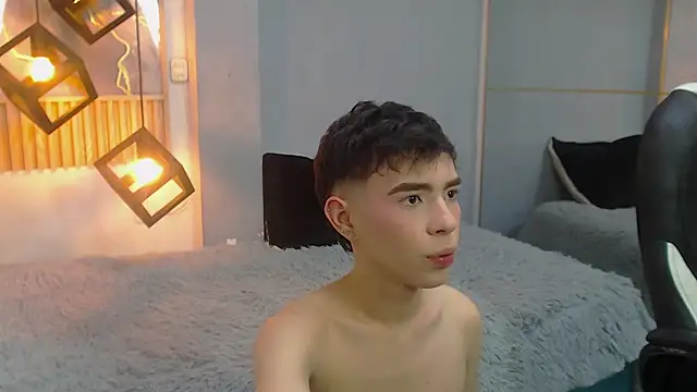 Pokazy przed kamerką – ash_ka