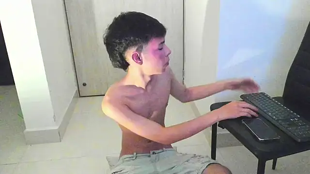 ash_ka Show in webcam