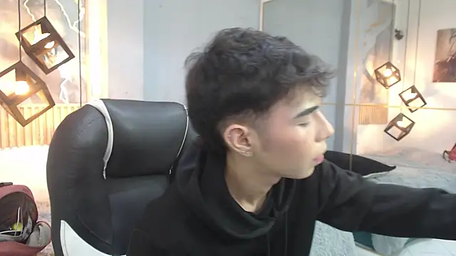 ash_ka Show in webcam
