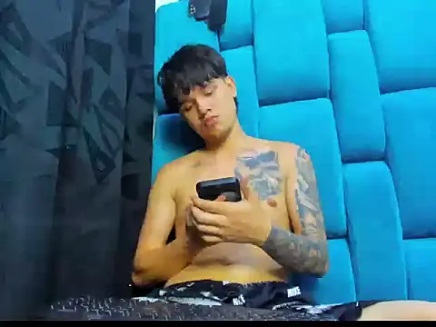 Show modela boytatto_22cm na web-kameri