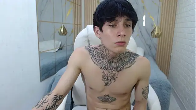 Show modela Cry_thereal na web-kameri