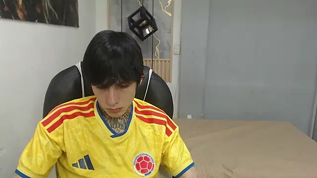 Cry_thereal Webcam Show