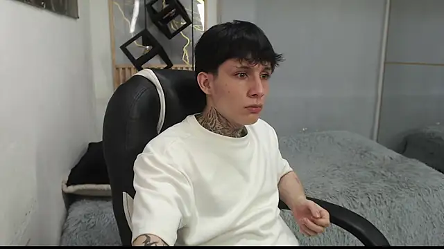 Cry_thereal Webcam-Show