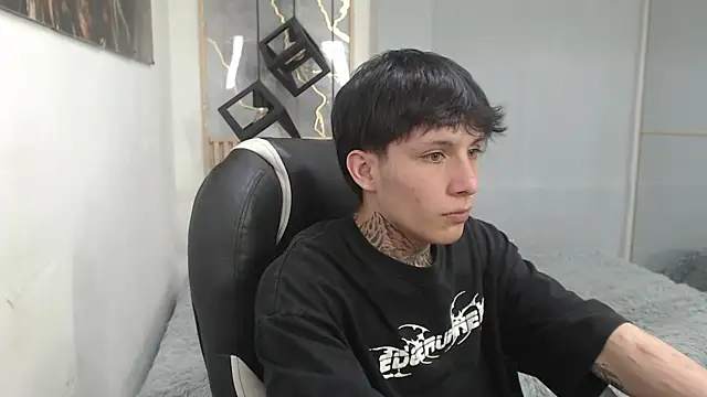 Show modela Cry_thereal na web-kameri