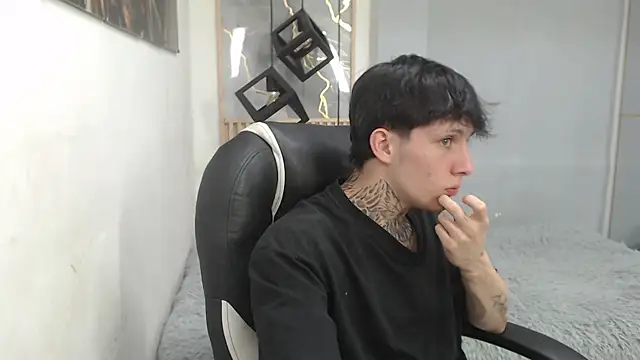 Cry_thereal webkamerás műsora