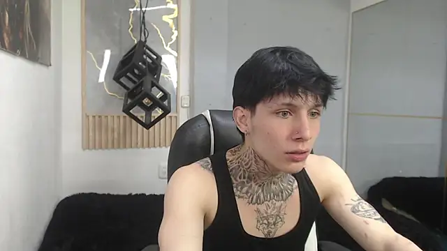 Cry_thereal Show in webcam