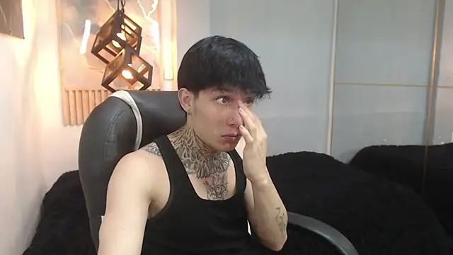 Cry_thereal's Webcam Show