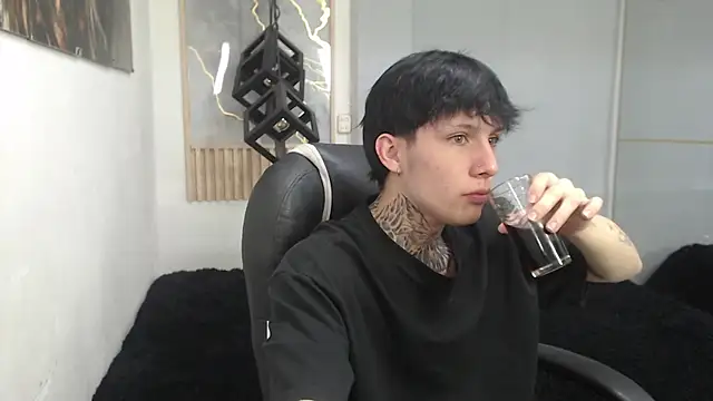 Cry_thereal's Webcam Show