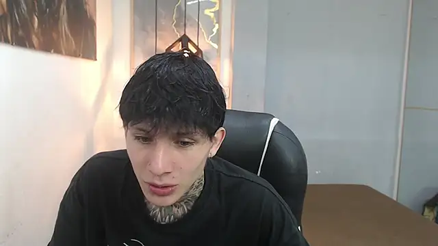 Cry_thereal's Webcam Show