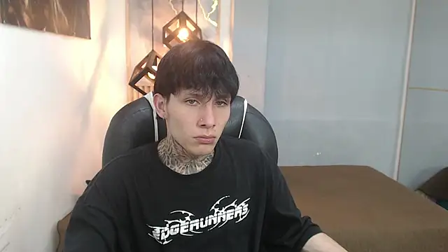 Cry_thereal Webcam Show