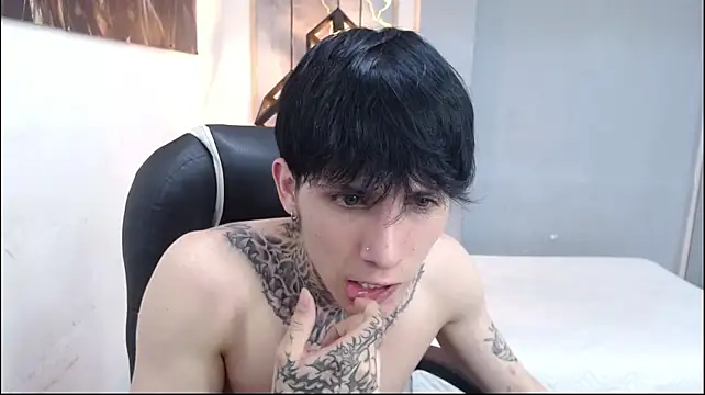 Pokazy przed kamerką – Cry_thereal