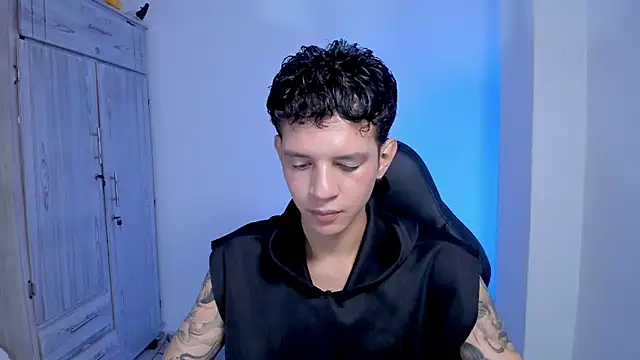 tylerrnova webcam show