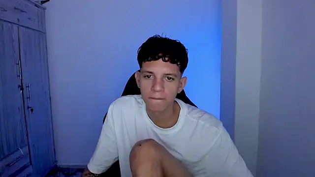 tylerrnova Webcam-Show