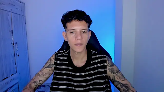 tylerrnova Webcam-Show