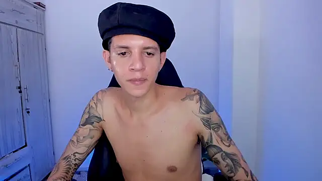 tylerrnova Show in webcam