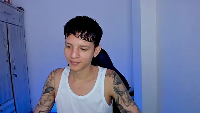 tylerrnova Show in webcam