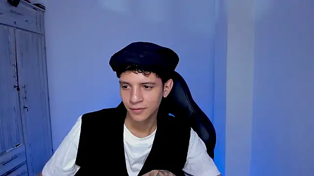 tylerrnova's Live XXX Chat