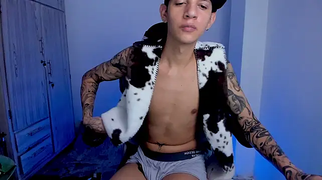 tylerrnova Шоу с уебкамера