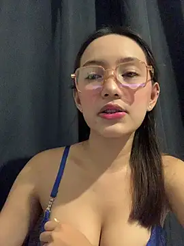 YoungPinay_022 Adlı Modelin Web Kamerası Şovu
