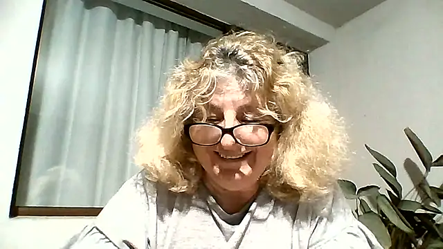 NoraMelow's Webcam Show