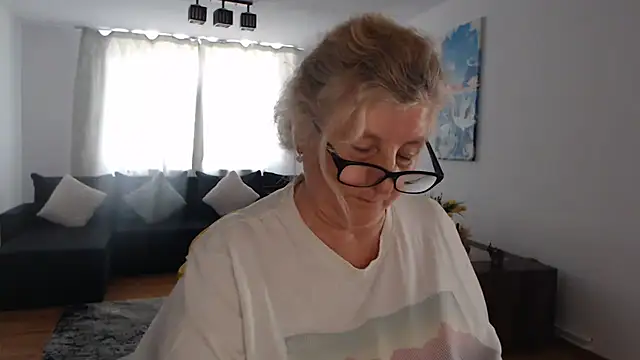 NoraMelow webcam show