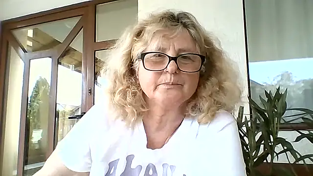 NoraMelow's Live XXX Chat