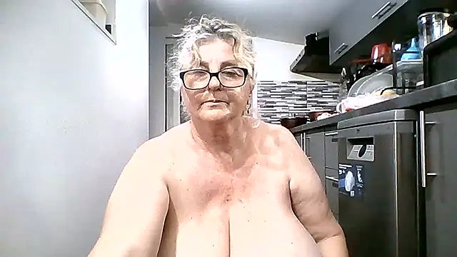 NoraMelow webkamerás műsora
