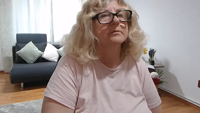 NoraMelow's Live XXX Chat